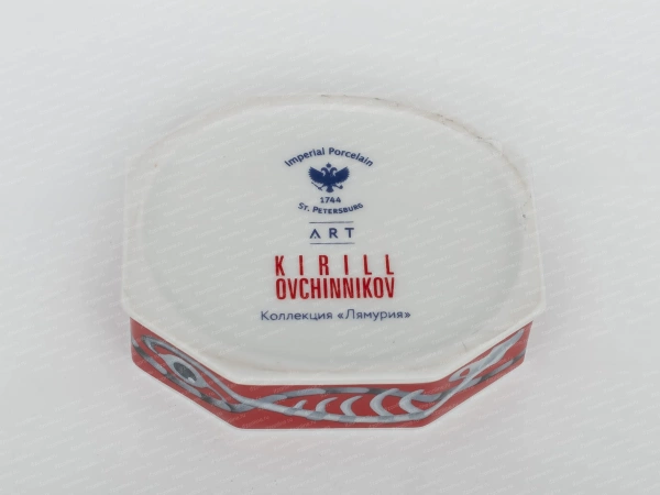 Туалетная коробочка форма Граненая, рисунок Лямурия красная